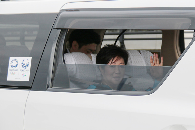 事前案内はなかったが、小池都知事も通り初めに参加