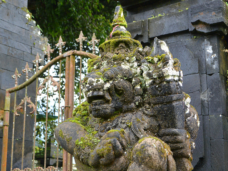 創造神が最初に作り出した祖先霊たちを祭るDALEM PRAJAPATI。DALEMは死者をまつる場所の意