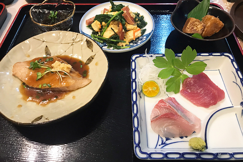 写っていませんがもちろんご飯もあります