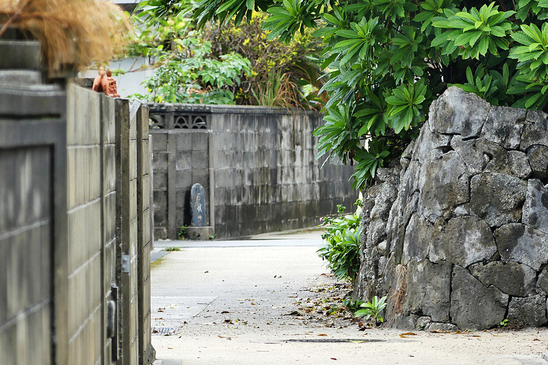 沖縄民家の石垣はとってもフォトジェニック