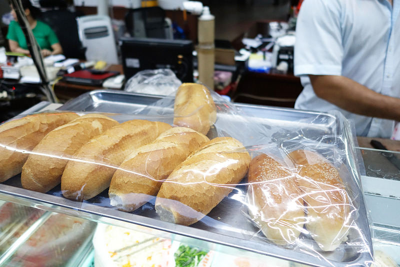 このフランスパンに惹かれて立ち止まったのです