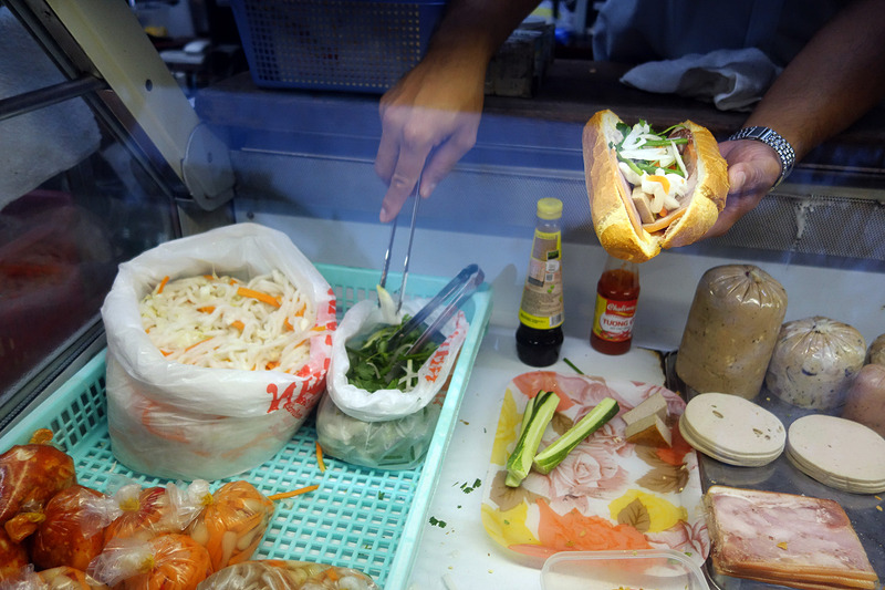 野菜のなますとかパクチーとかレバーパテとかハムとかいろいろ