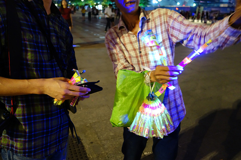 そしてよく分からないものを買わされる日本人観光客