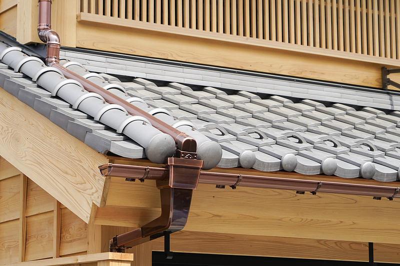 瓦屋根や雨樋も和風な作り