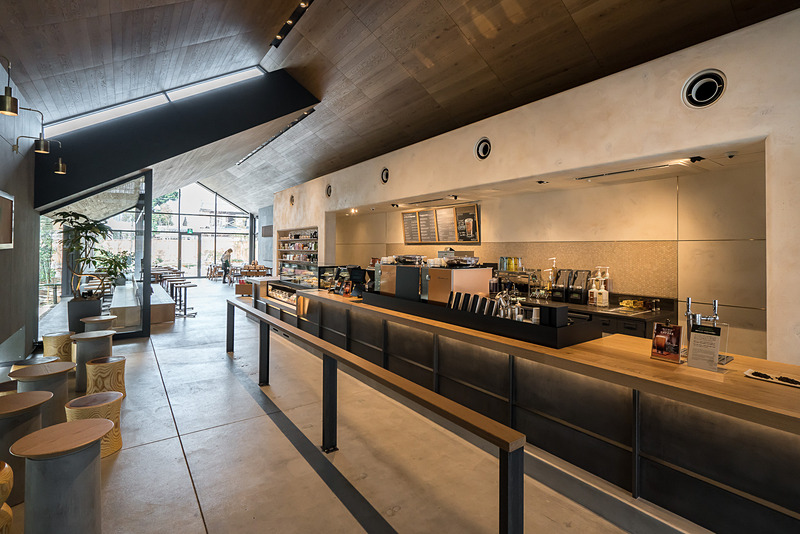 「スターバックス コーヒー 川越鐘つき通り店」店内。注文カウンター