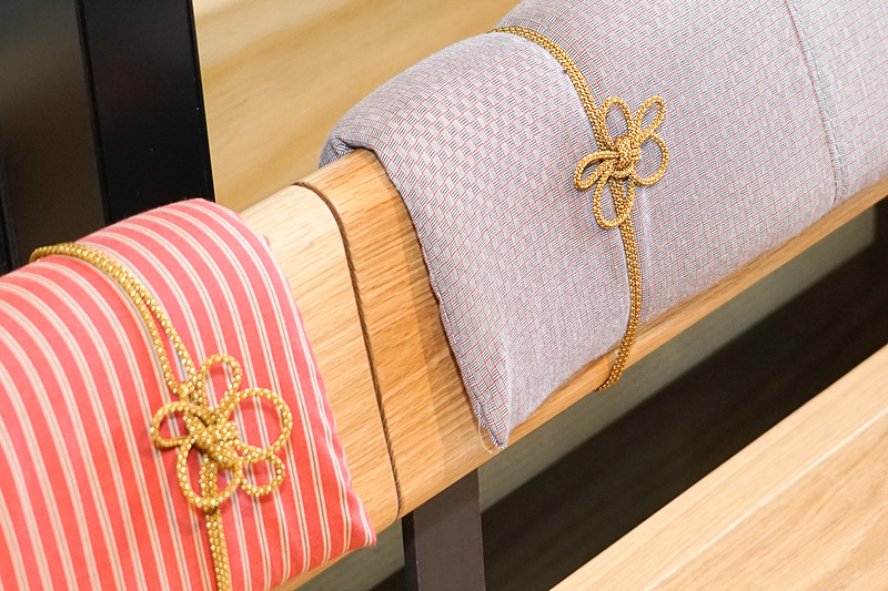 止めている紐の梅結びはバリスタが手作りしている