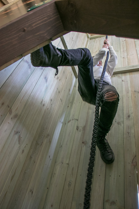 腕力が必要な上り綱も難なくクリア