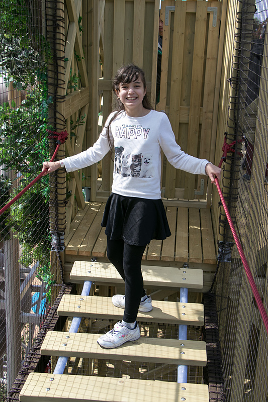 腕力が必要なアスレチックポイントは「やさしいルート」で回避できるので、体力に自信がない子でもアスレチックを楽しめる