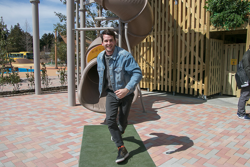 大人たちも童心に返って歓声を上げる