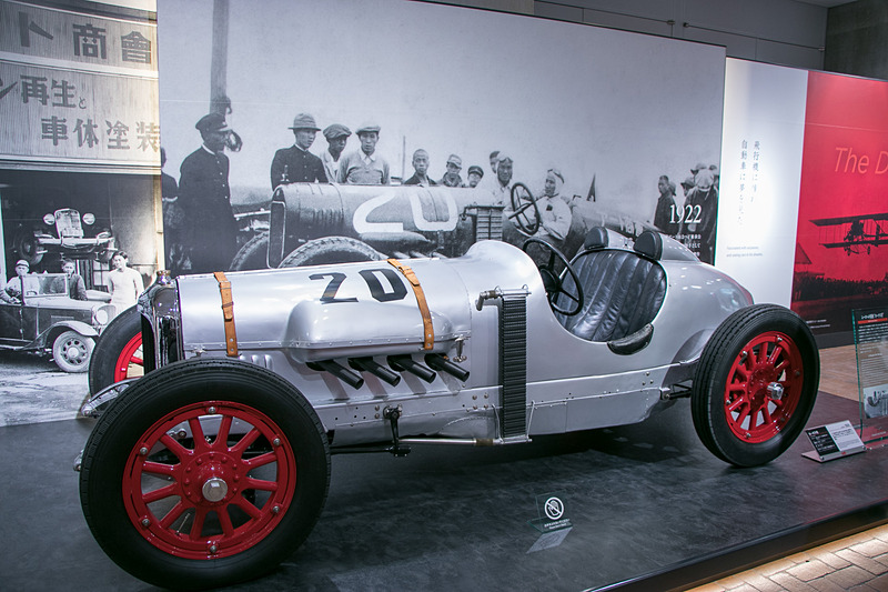 ホンダの歴史を振り返る車両などが展示されている