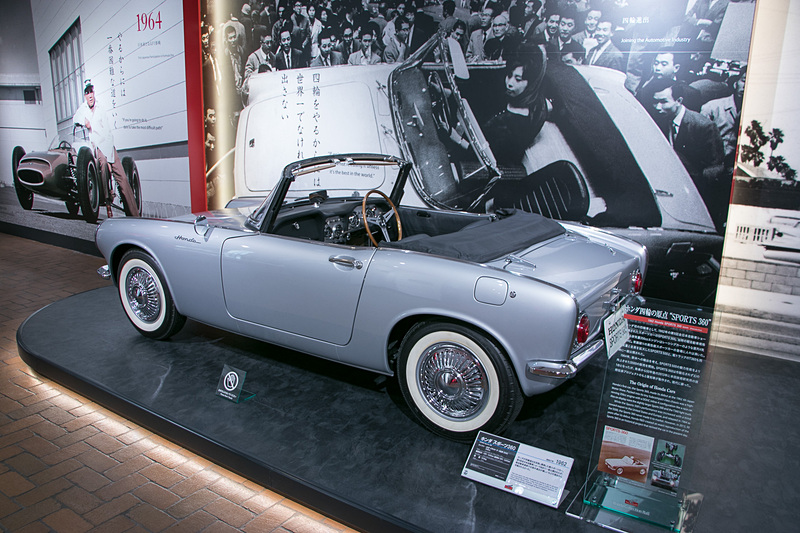 ホンダの歴史を振り返る車両などが展示されている