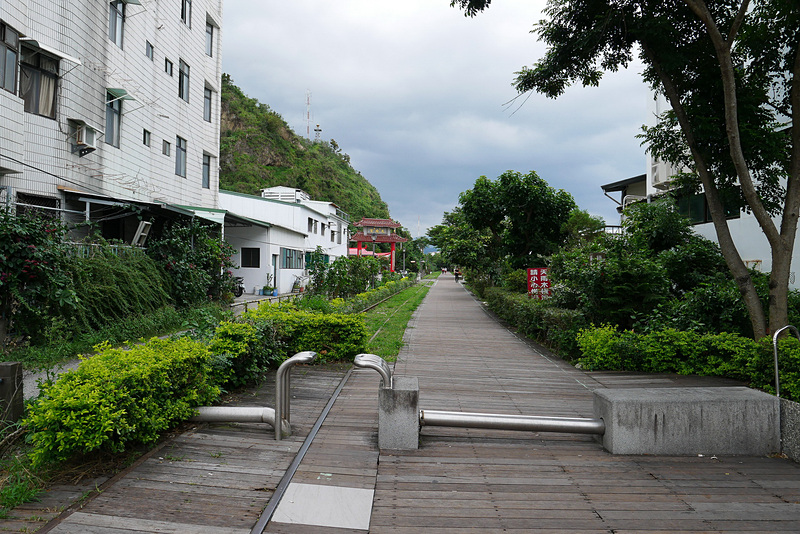 鉄道跡はこのように遊歩道として整備されている