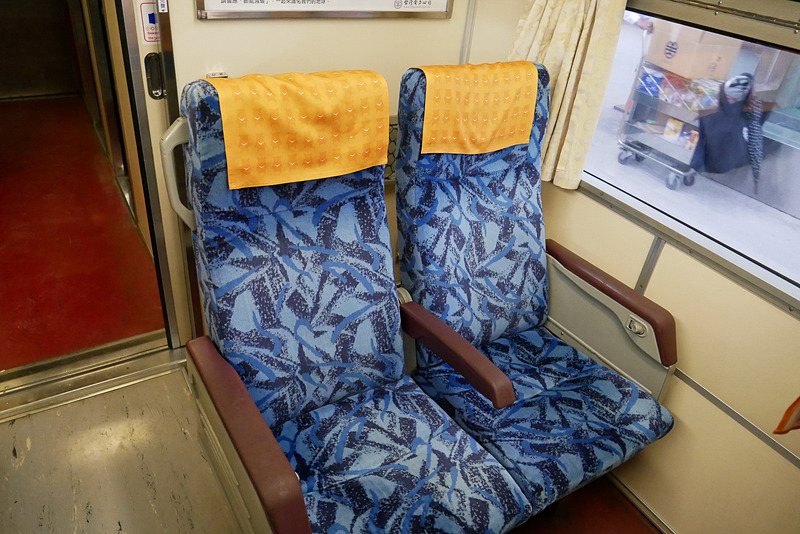 車両はやや古い印象だったが、座席は十分にゆったりとしている