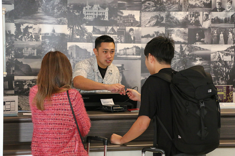 チェックイン。日本語が話せるコンシェルジュもいるので旅の相談もしやすい