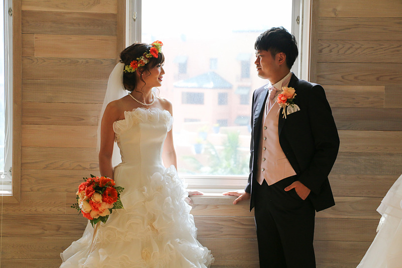 いよいよ最後の仕上がり。新郎も着替えて堺さんご夫妻の準備は完了