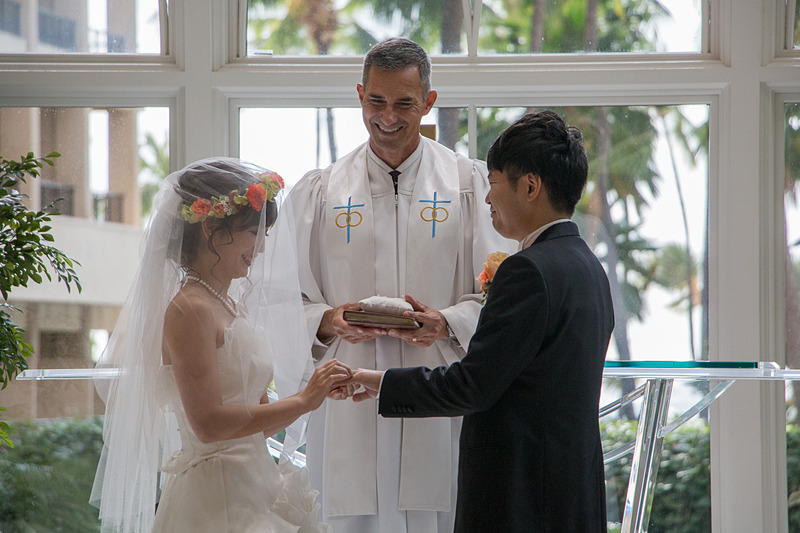 指輪を交換して誓いの口づけ