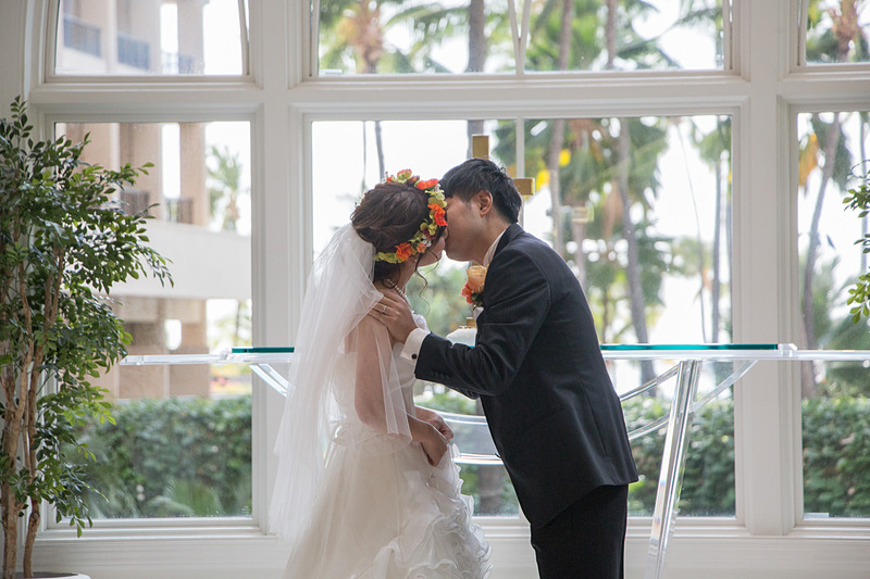 指輪を交換して誓いの口づけ