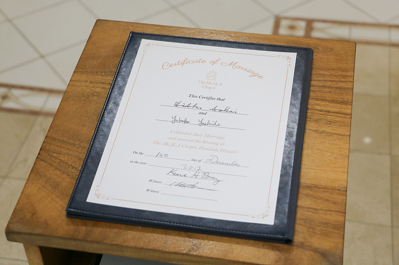 式のあとには結婚証明書にサイン