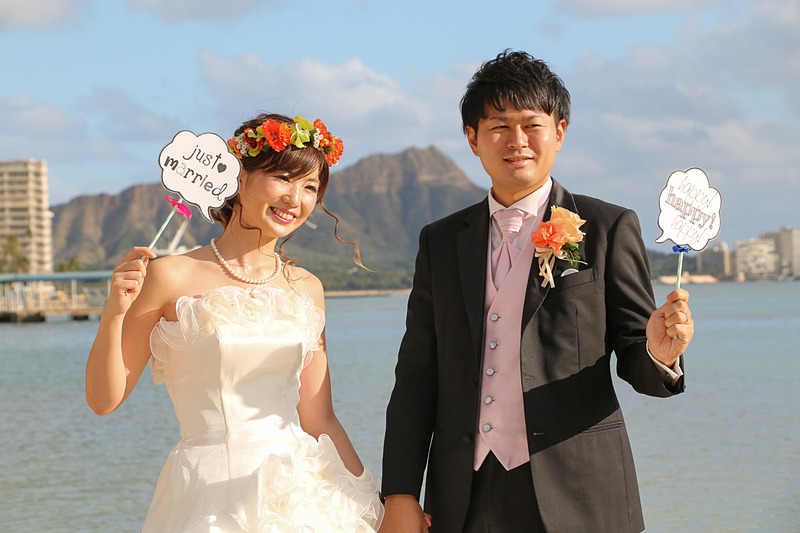 ビーチに出てフォトプロップなども使い撮影