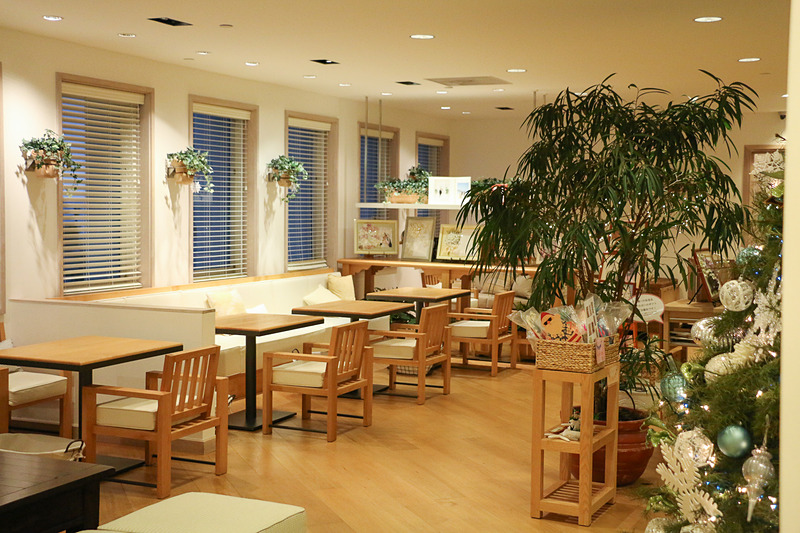 「Magical Hawaii Wedding」のコンセプトで2013年にリニューアルオープンしており、リゾート感あふれる店内にはギフトショップやフラワーショップも備えている