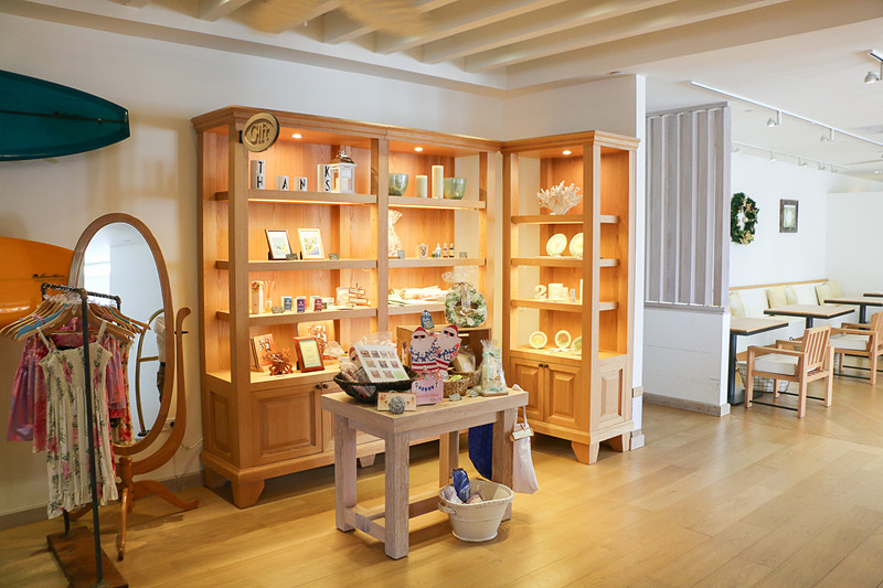 「Magical Hawaii Wedding」のコンセプトで2013年にリニューアルオープンしており、リゾート感あふれる店内にはギフトショップやフラワーショップも備えている