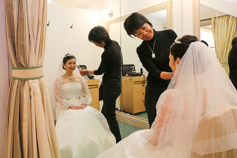 和田さんご夫妻はグレードアップタキシードのセレクトも終わり準備完了