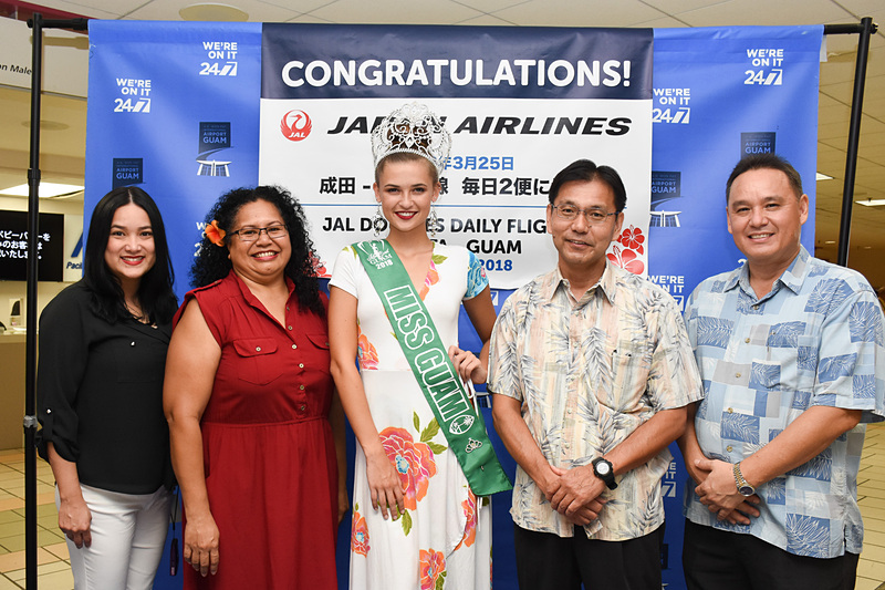 JALは成田～グアム線を期間増便、グアム空港で到着セレモニーを行なった