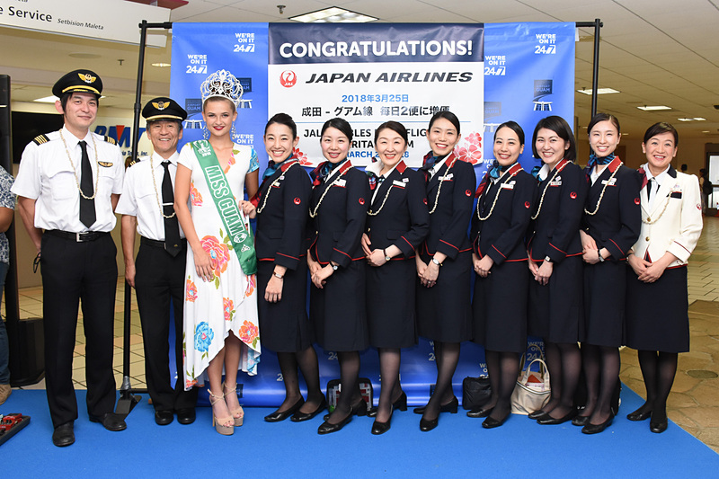 クルーを交えての記念撮影