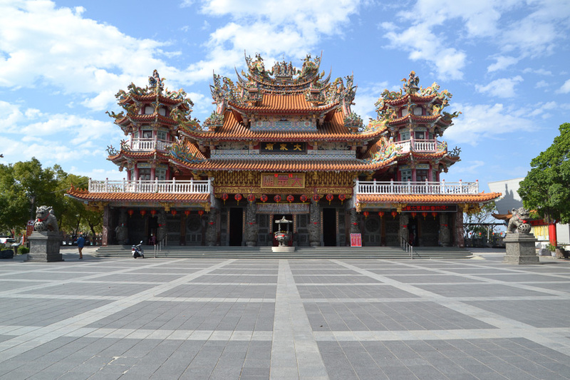 入り口では、ここを管理している大眾廟（お寺）が出迎える