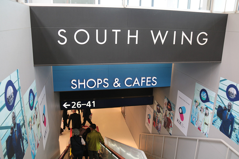 関空の南ウイング28番ゲートは本館駅から中間駅まで電車で移動する必要がある。出発時刻には余裕を持った時間で移動したほうがよいだろう