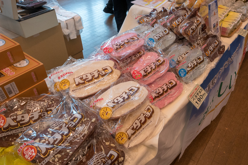 山形県はご当地パンとして人気を博すたいようパンの「ベタチョコ」シリーズが目立っていた。新幹線やSLの容器を使ったお弁当も限定販売