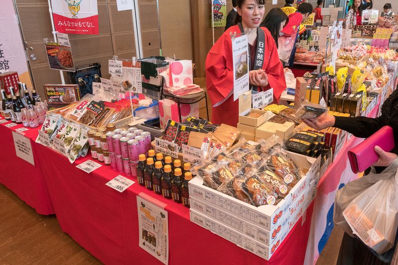福島県はお菓子のラインアップが豊富。「ゆべし」のさくらバージョンや、「会津の天神さま」の「いちごの天神さま」など春限定品を販売