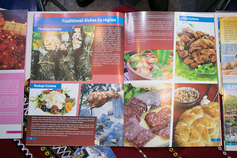 5月下旬から6月上旬にかけてはバラが見頃を迎え、またそのバラを使った精油も名物だそう。ぶどうの葉を使った料理など肉から魚介類、野菜までグルメも多彩