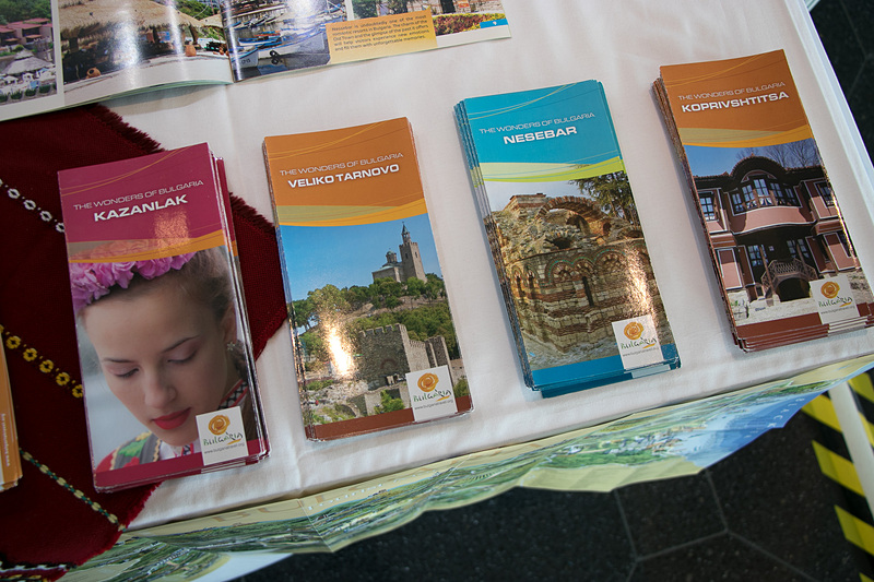 バラで有名なカザンラクなどブルガリア各地のパンフレット