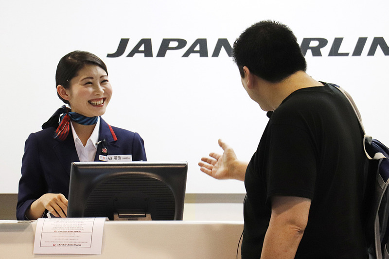 笑顔で楽しい会話が弾んでいた羽田空港の小阪由佳里さん
