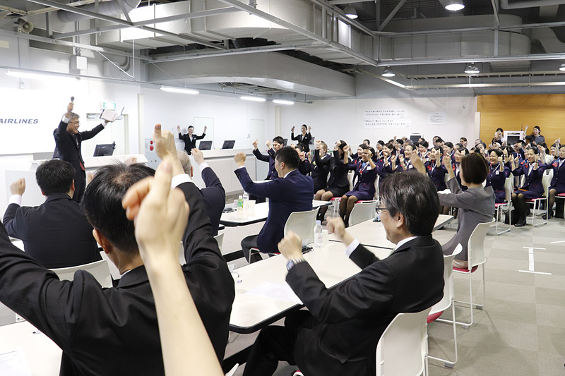 会場全員の「イイネ イイネ」で締めくくった