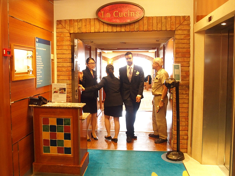 第12デッキ左舷後方にあるイタリアンの特別レストラン「ラ・クッチーナ」