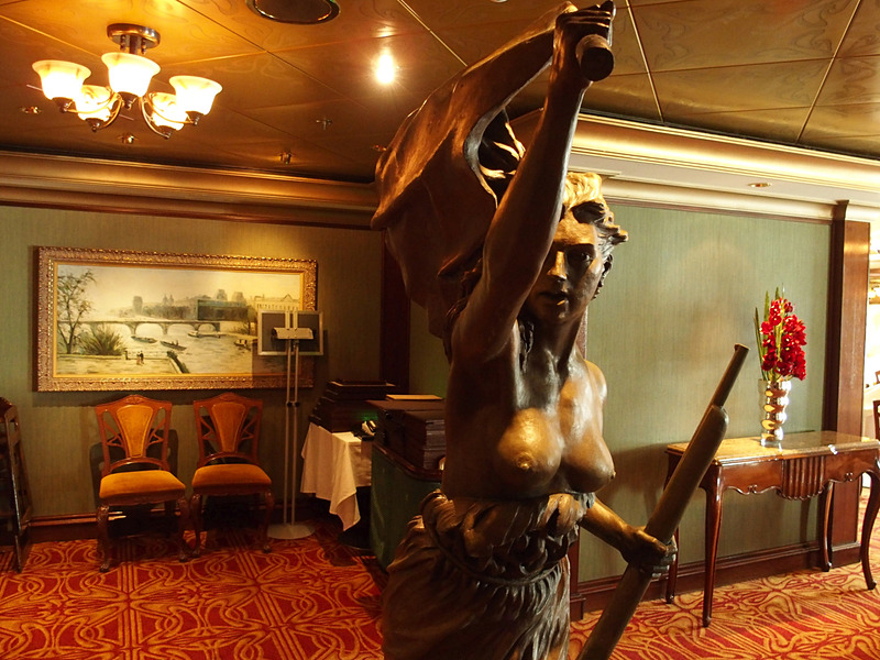 その左舷側にあるフレンチの特別レストラン「ル・ビストロ」