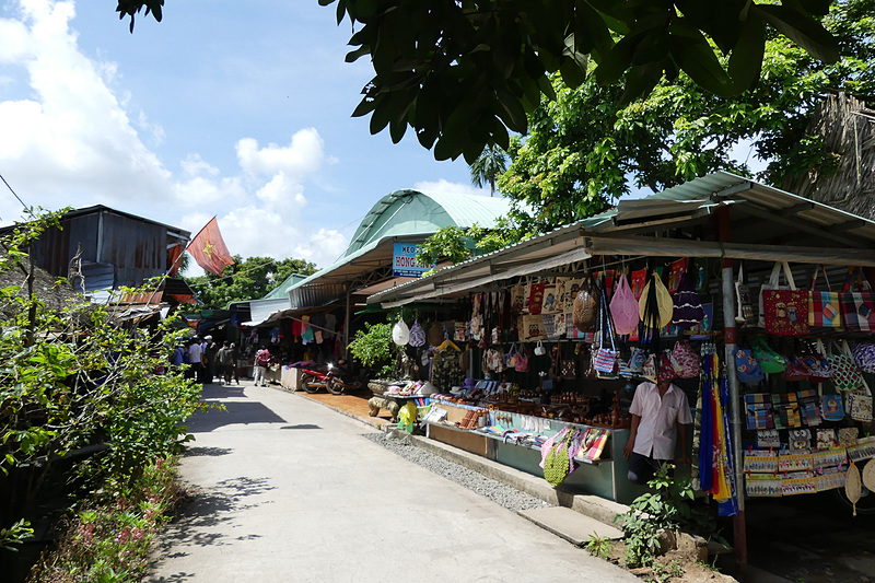 ボートを降りたトイソン島