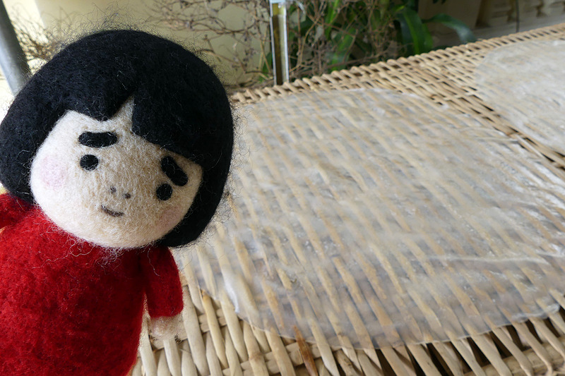 ザルの上に広げます