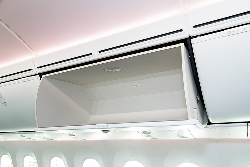 オーバーヘッドコンパートメント（手荷物収納棚）