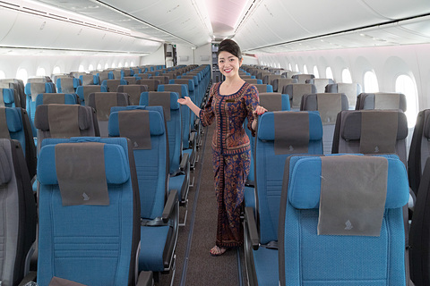 シンガポール航空、ボーイング 787-10型機を関空で報道公開。新開発の