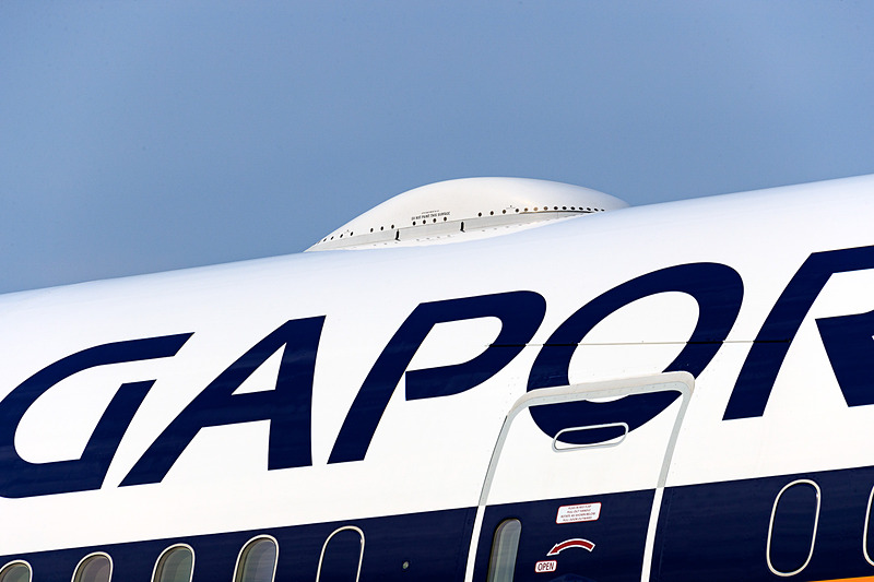 39番スポットに駐機する787-10型機。機内Wi-Fiによるインターネット接続サービスにも対応しており、ビジネスクラスやマイレージ上級会員が利用できる