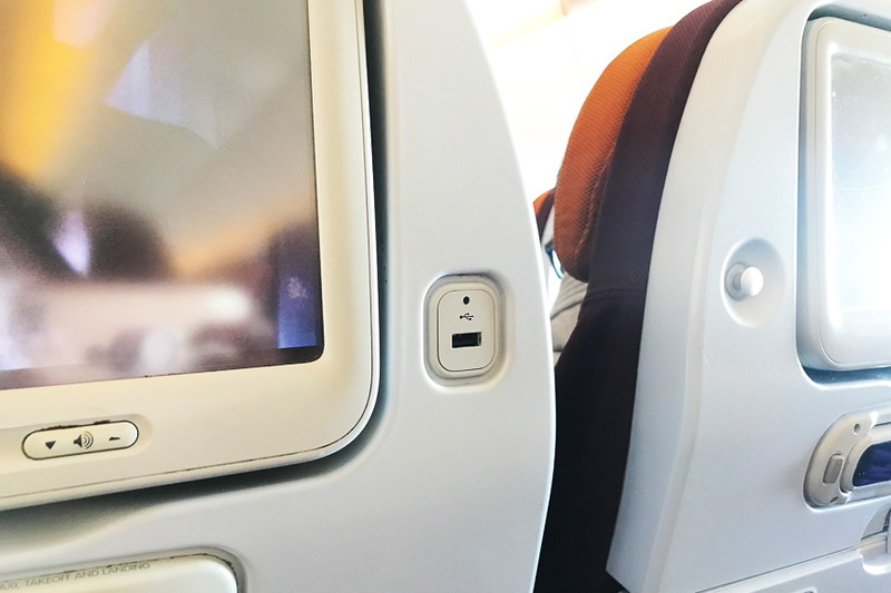 横にあるUSB充電ポートでスマホの充電も可能