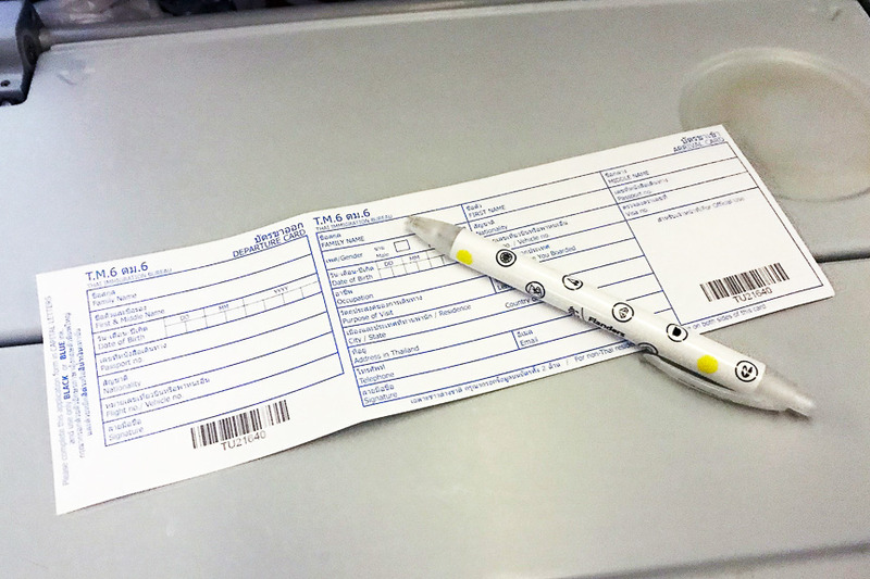 出入国カードが配られるのでボールペンは手荷物に用意すべし（私はときどき忘れます）