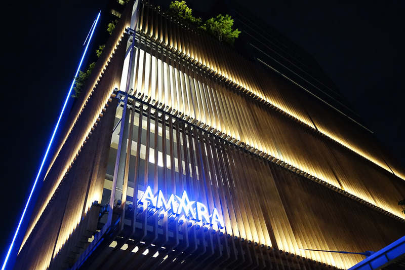 これは夜の写真ですが、着いたのは昼間。歓楽街パッポンへも歩いて5分の距離にあります