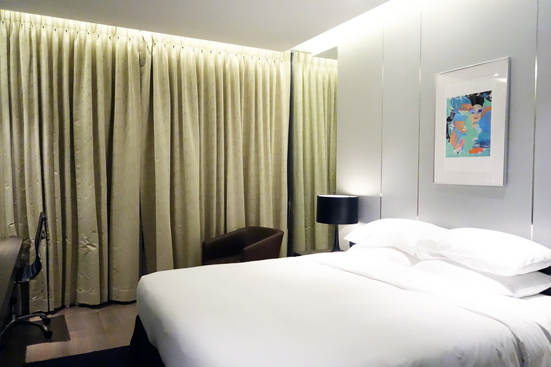 お部屋にはキングサイズのベッド