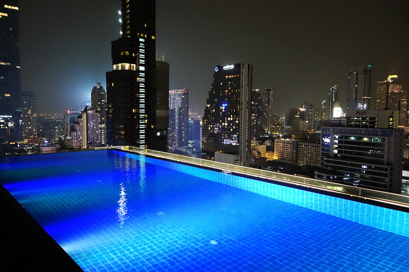 プールの水は意外と冷たかったです