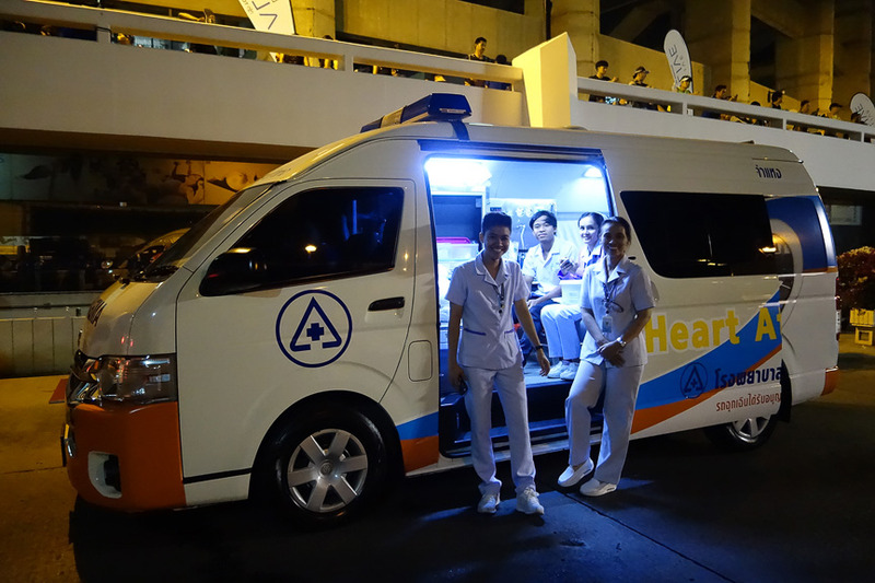 救急部隊もしっかりサポートしている様子