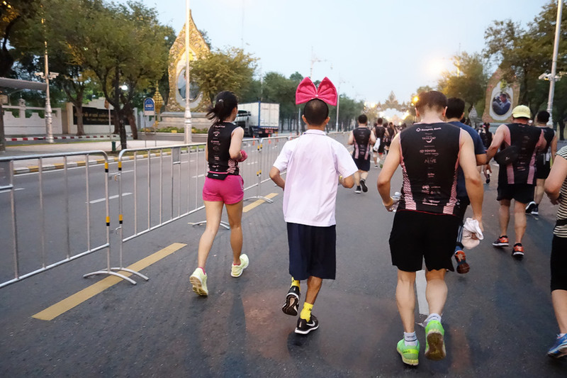 ナゾの制服おじさんに抜かれた瞬間